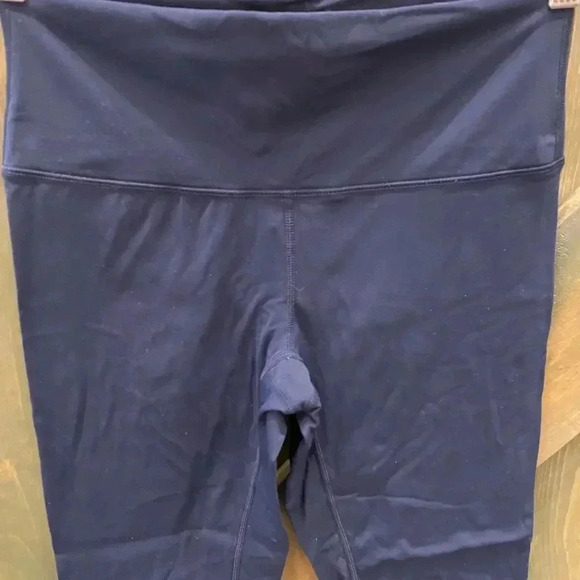 Zyia Light N Tight Navy Blue Cropped Leggings - Picture 5 of 5